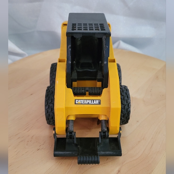 Bruder Caterpillar Skid Steer Loader Toy Figurine - Picture 2 of 16